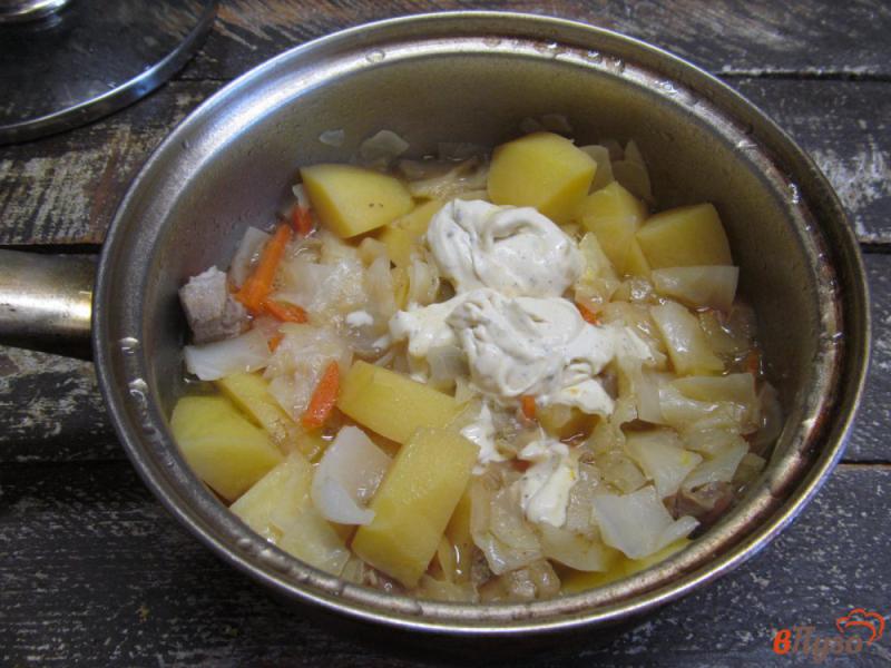 Фото приготовление рецепта: Свинина с картошкой и капустой шаг №9