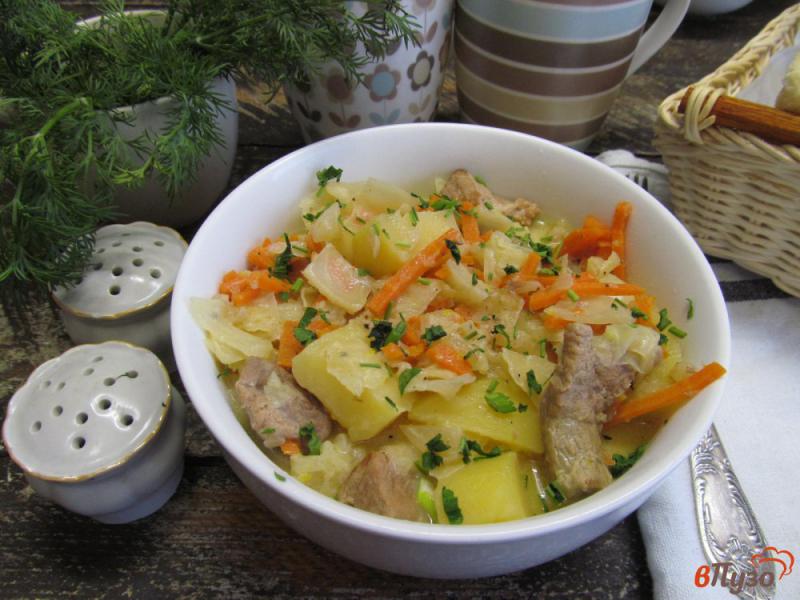 Фото приготовление рецепта: Свинина с картошкой и капустой шаг №11