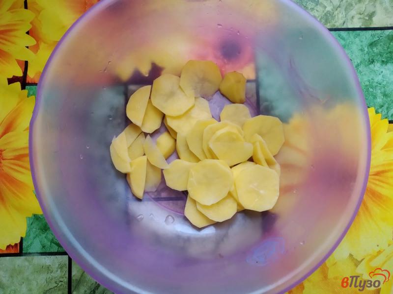 Фото приготовление рецепта: Картофель с фрикадельками в сливочно-сырном соусе шаг №2