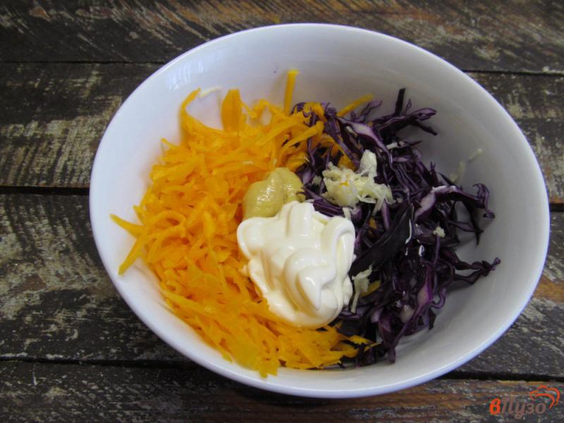 Фото приготовление рецепта: Салат из тыквы с красной капустой шаг №4