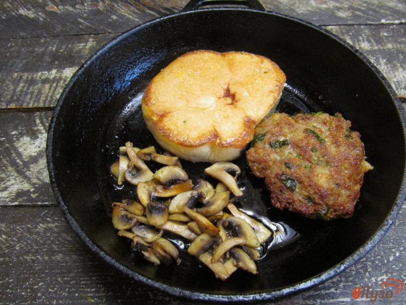 Фото приготовление рецепта: Котлета с грибами и сыром моцарелла шаг №4