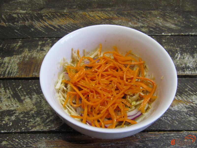 Фото приготовление рецепта: Овощной салат из капусты с морковью по-корейски шаг №5