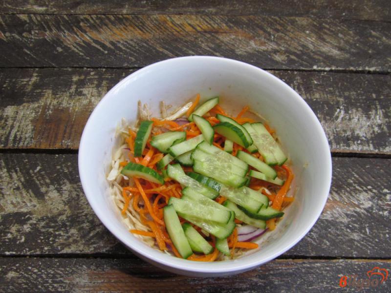Фото приготовление рецепта: Овощной салат из капусты с морковью по-корейски шаг №6