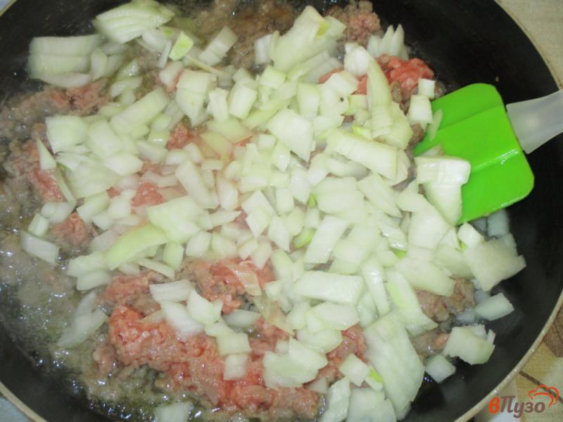 Фото приготовление рецепта: Картофельная запеканка с фаршем шаг №3