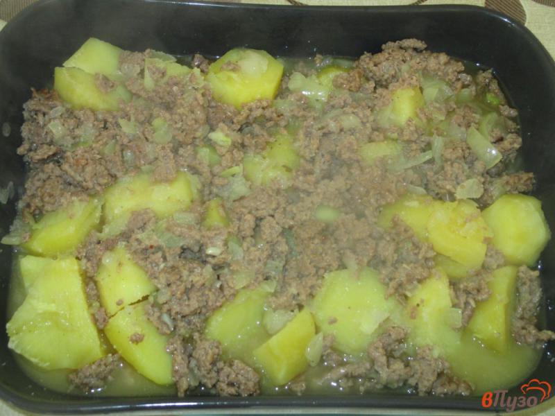 Фото приготовление рецепта: Картофельная запеканка с фаршем шаг №6