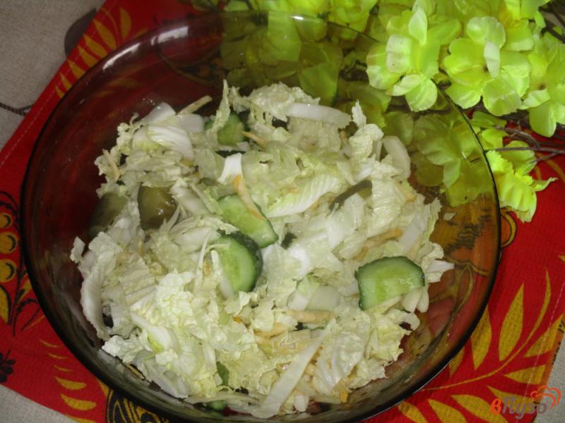 Фото приготовление рецепта: Салат с репой и пекинской капустой шаг №4