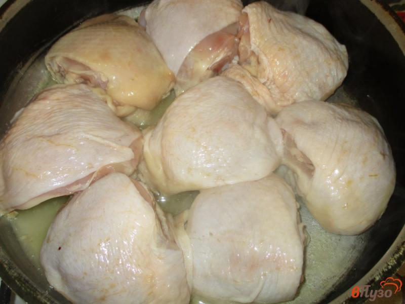 Фото приготовление рецепта: Куриные бедра жареные на сковороде шаг №1