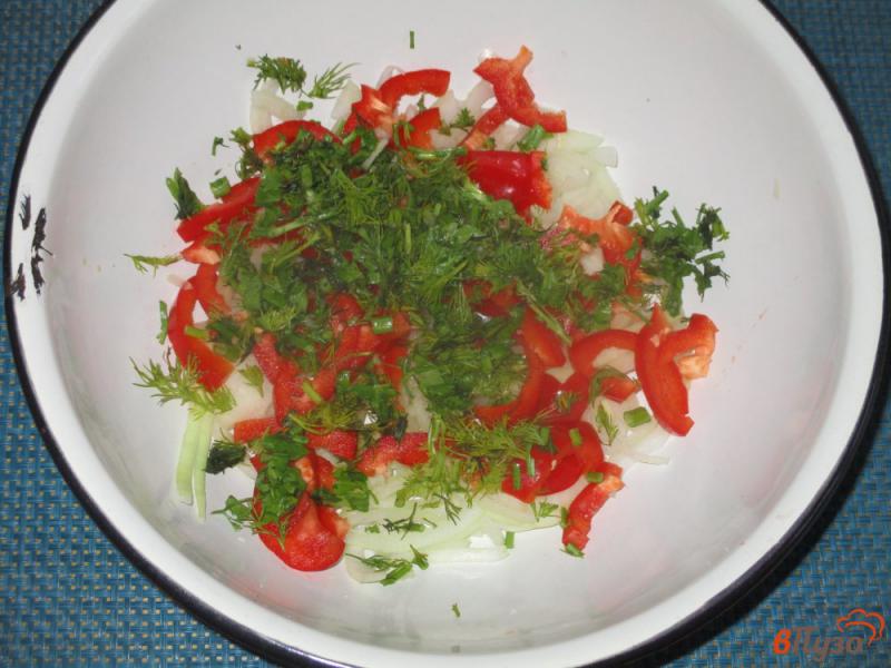 Фото приготовление рецепта: Вешенки маринованные с болгарским перцем и зеленью шаг №4