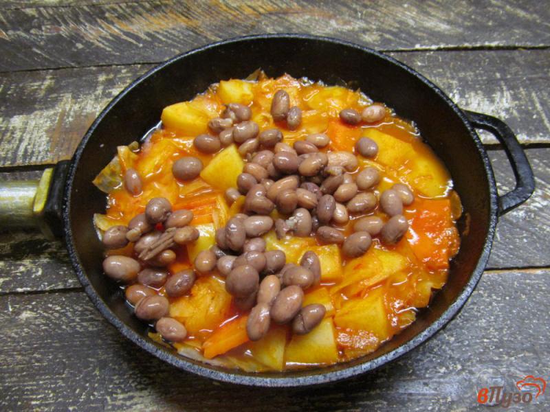 Фото приготовление рецепта: Постное рагу из картофеля с фасолью и капустой шаг №6