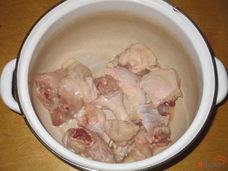 Фото приготовление рецепта: Борщ из курицы с квашеной капустой шаг №1