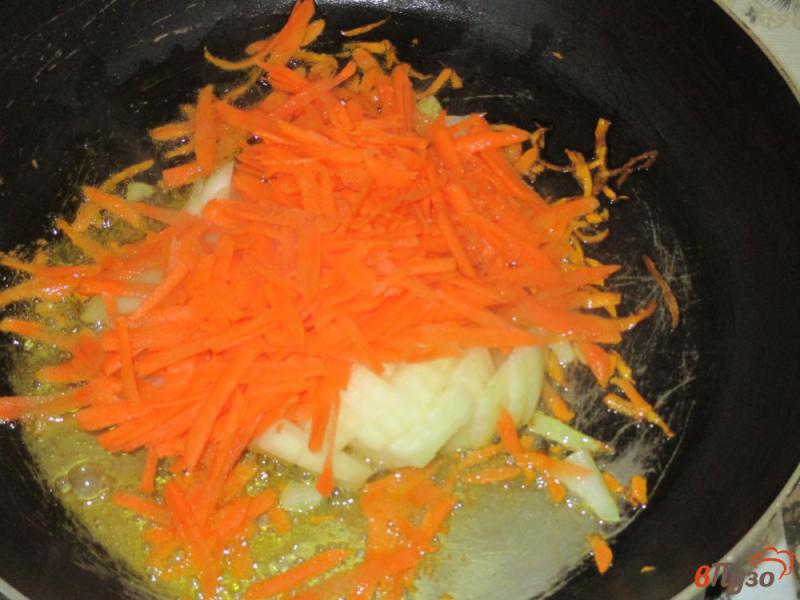 Фото приготовление рецепта: Жареный карп под овощным соусом шаг №5