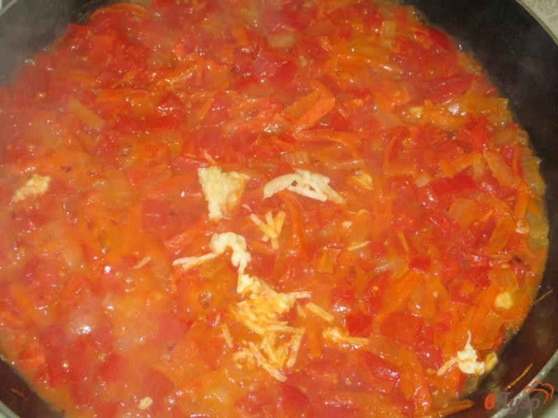 Фото приготовление рецепта: Жареный карп под овощным соусом шаг №7