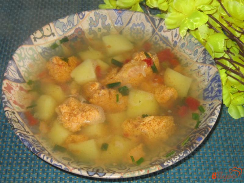 Фото приготовление рецепта: Суп из икры шарана с помидорами и картофелем шаг №5