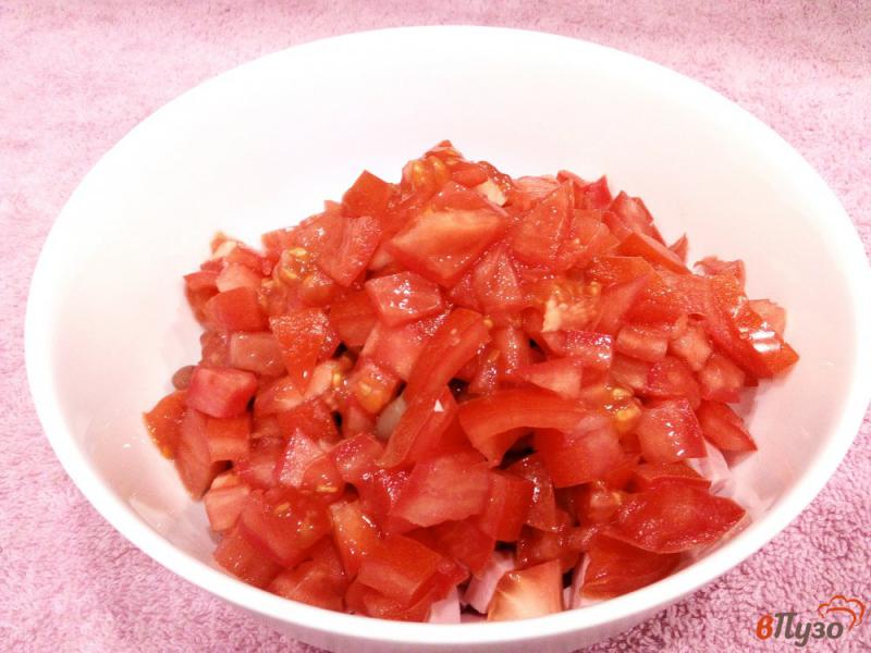 Фото приготовление рецепта: Грибной салат с фасолью и помидором шаг №4