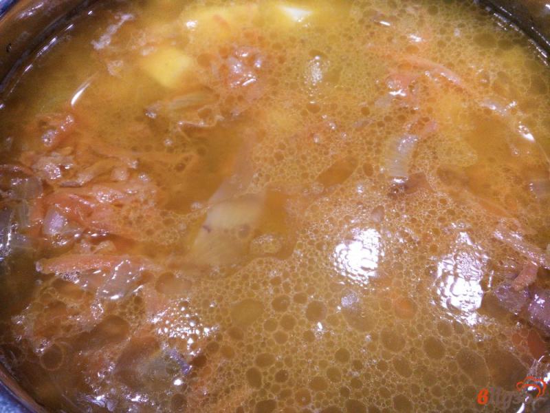 Фото приготовление рецепта: Густой суп с печенью и овощами шаг №5