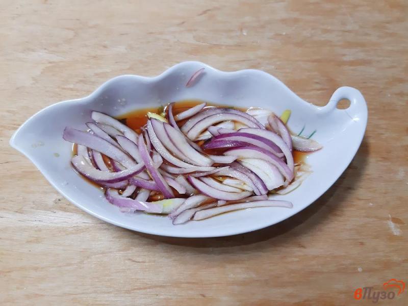Фото приготовление рецепта: Салат овощной с чипсами и тунцом шаг №2