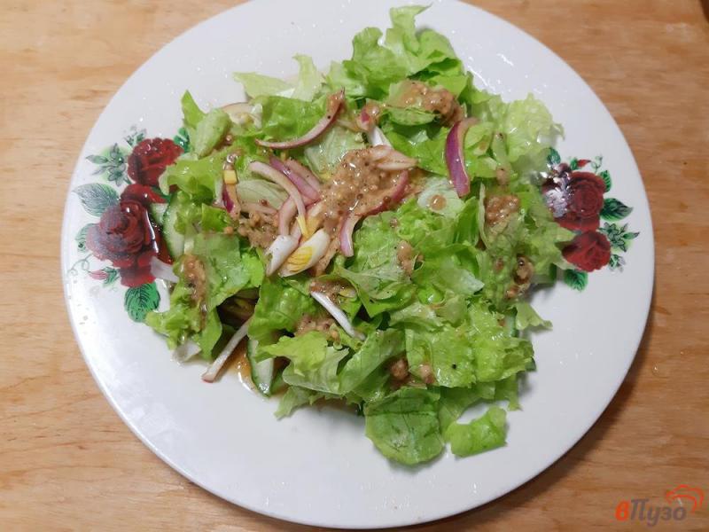Фото приготовление рецепта: Салат овощной с чипсами и тунцом шаг №6