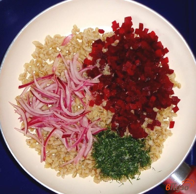Фото приготовление рецепта: Тёплый перловый салат с овощами «Розовый жемчуг» шаг №4