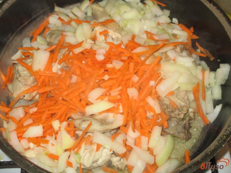 Фото приготовление рецепта: Рагу из курицы с картофелем шаг №2