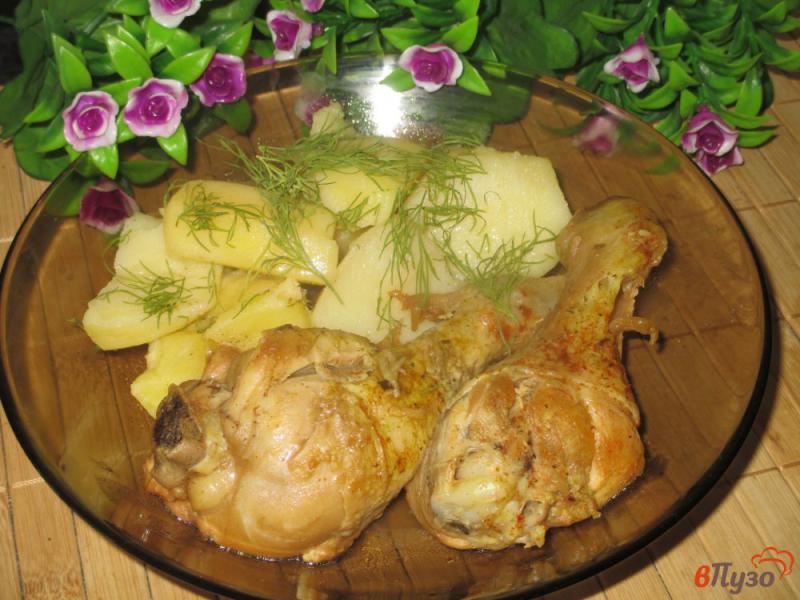 Фото приготовление рецепта: Куриные голени томленные в сковороде шаг №6