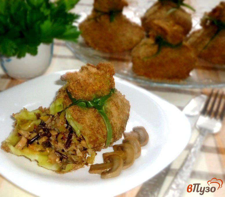 Фото приготовление рецепта: Капустные мешочки с диким рисом, овощами, грибами, мясом и без мяса шаг №14