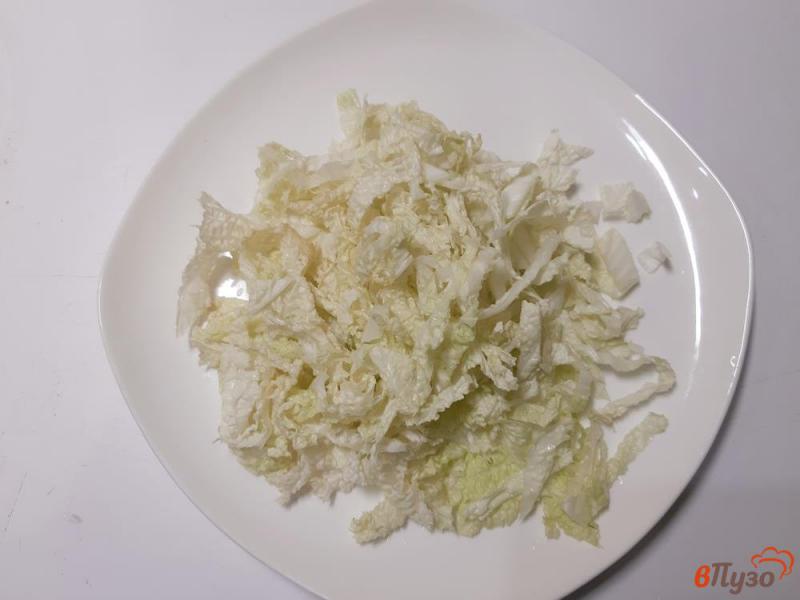 Фото приготовление рецепта: Салат из пекинской капусты с фетой по-азиатски шаг №3