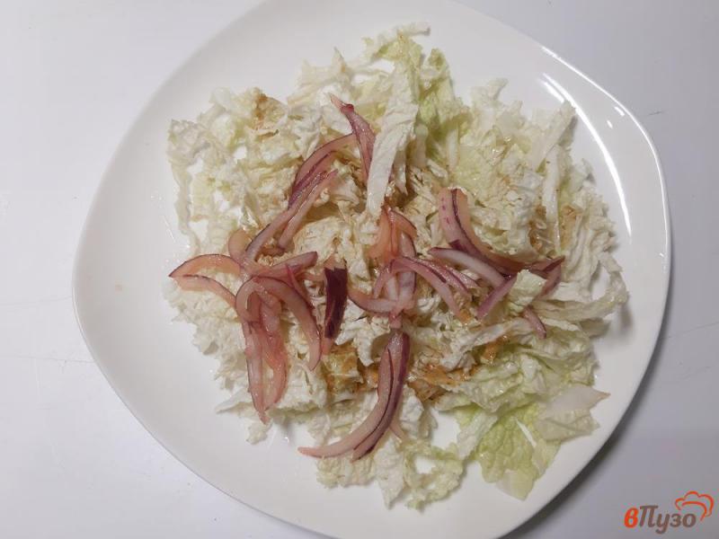 Фото приготовление рецепта: Салат из пекинской капусты с фетой по-азиатски шаг №4