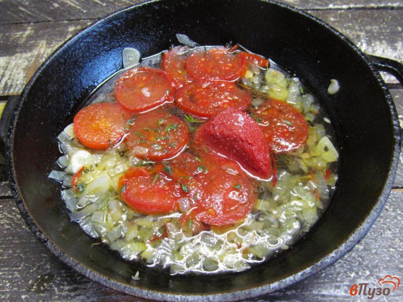 Фото приготовление рецепта: Паста в томатном соусе с сыром моцарелла шаг №3