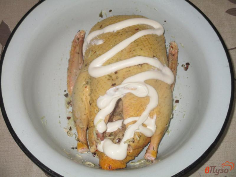 Фото приготовление рецепта: Утка запеченная с картофелем в майонезе шаг №2