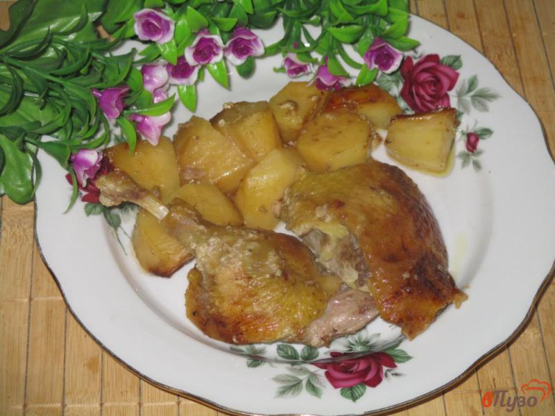Фото приготовление рецепта: Утка запеченная с картофелем в майонезе шаг №5