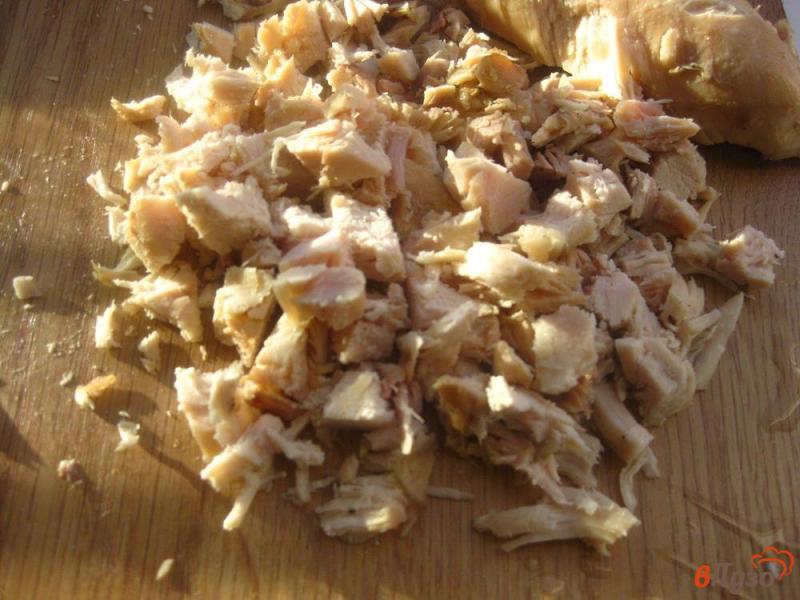 Фото приготовление рецепта: Салат с грибами и куриной грудкой шаг №1