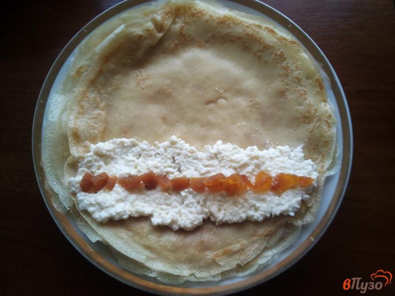 Фото приготовление рецепта: Блинный пирог «Улитка» с творогом шаг №4