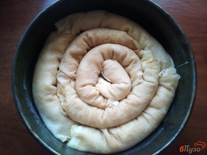 Фото приготовление рецепта: Блинный пирог «Улитка» с творогом шаг №7
