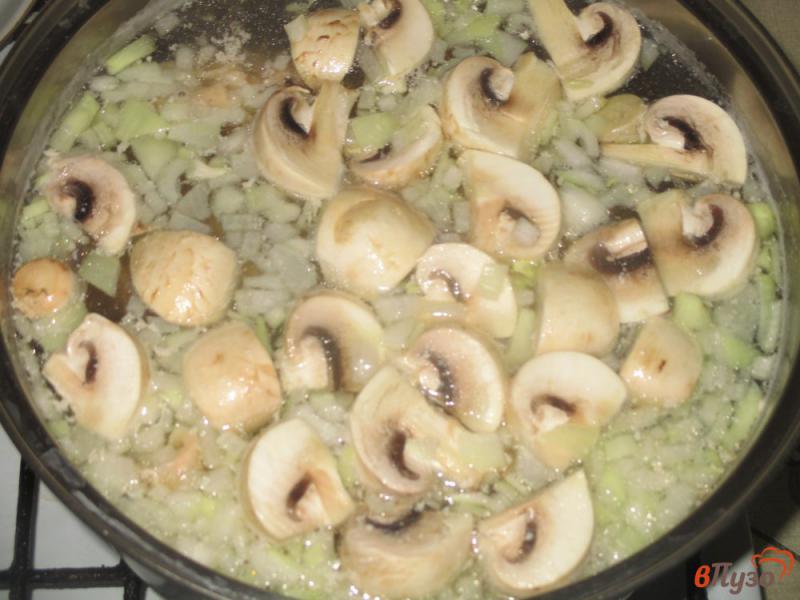 Фото приготовление рецепта: Суп из хребтов семги скукурузой шаг №3