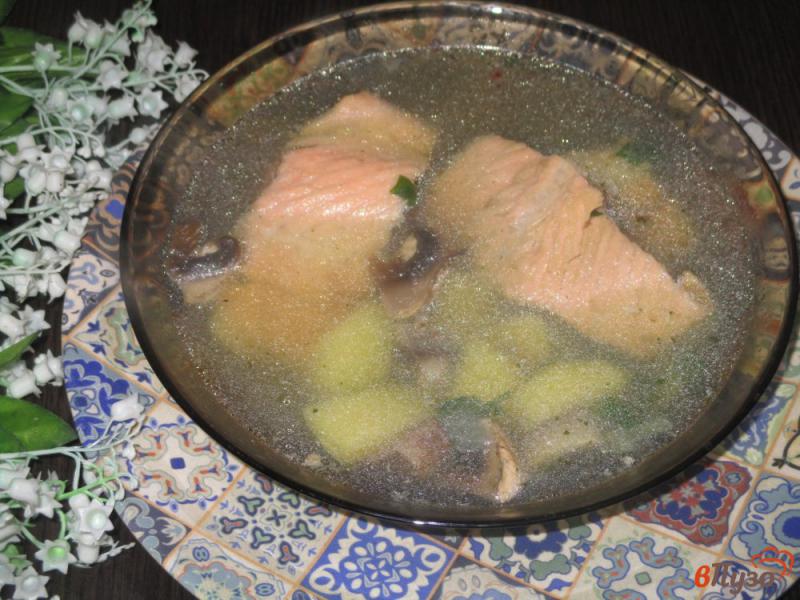 Фото приготовление рецепта: Суп из хребтов семги скукурузой шаг №6