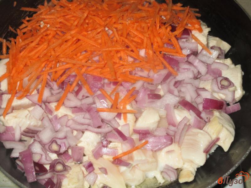 Фото приготовление рецепта: Фунчоза с куриной грудкой и овощами шаг №2