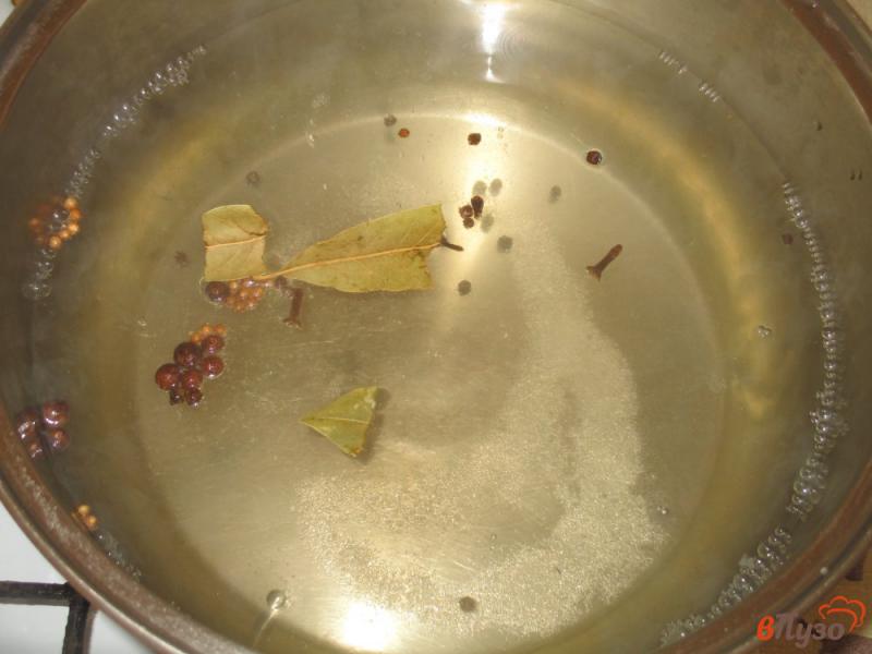 Фото приготовление рецепта: Отварная мойва с картофелем шаг №2