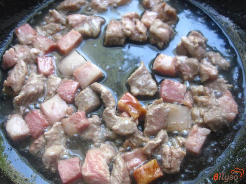 Фото приготовление рецепта: Рис с шампиньонами и свининой в мультиварке шаг №6