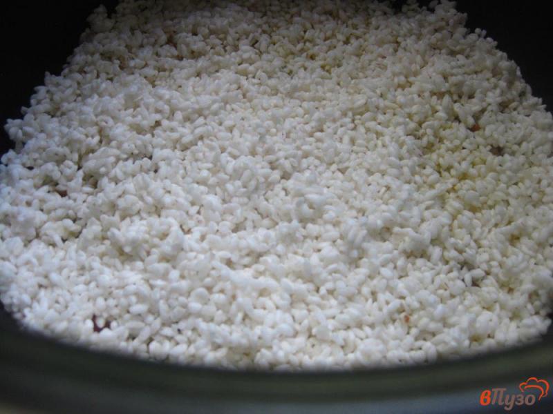 Фото приготовление рецепта: Рис с шампиньонами и свининой в мультиварке шаг №10