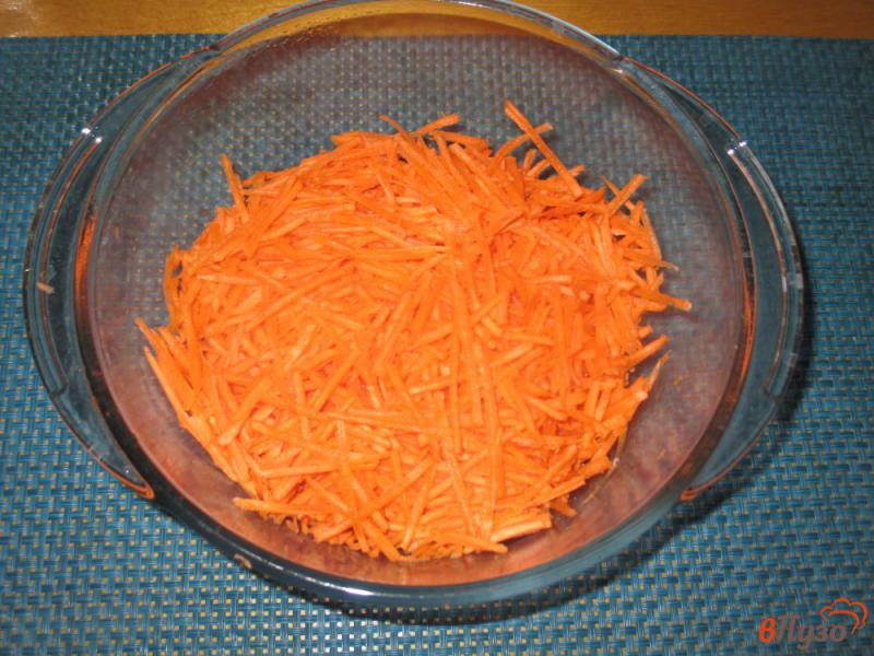 Фото приготовление рецепта: Салат по-корейски с морковью и вешенками шаг №1