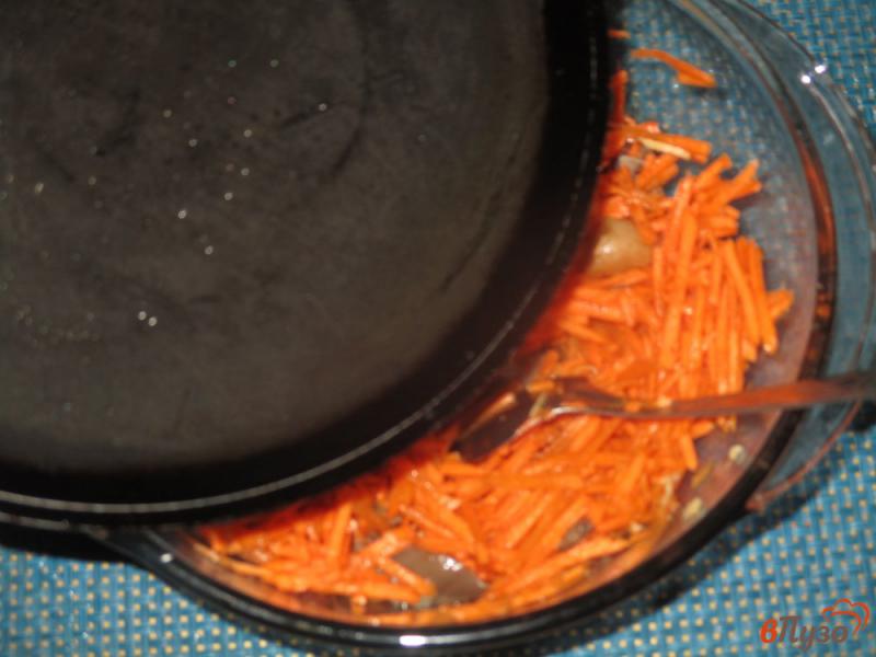 Фото приготовление рецепта: Салат по-корейски с морковью и вешенками шаг №6