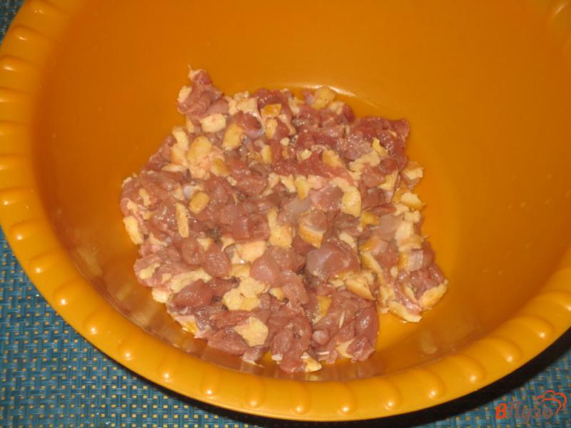 Фото приготовление рецепта: Рубленные котлеты из утиной грудки с майонезом шаг №2