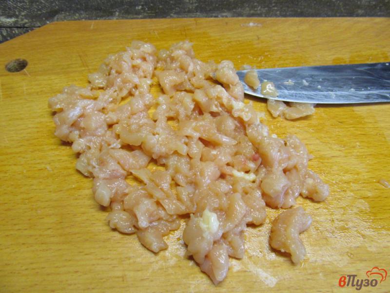 Фото приготовление рецепта: Картофельные оладьи с курицей и сыром шаг №1
