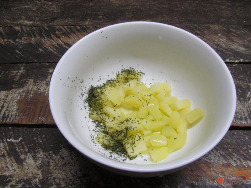 Фото приготовление рецепта: Салат из крабовых палочек с маринованным имбирем и горошком шаг №1