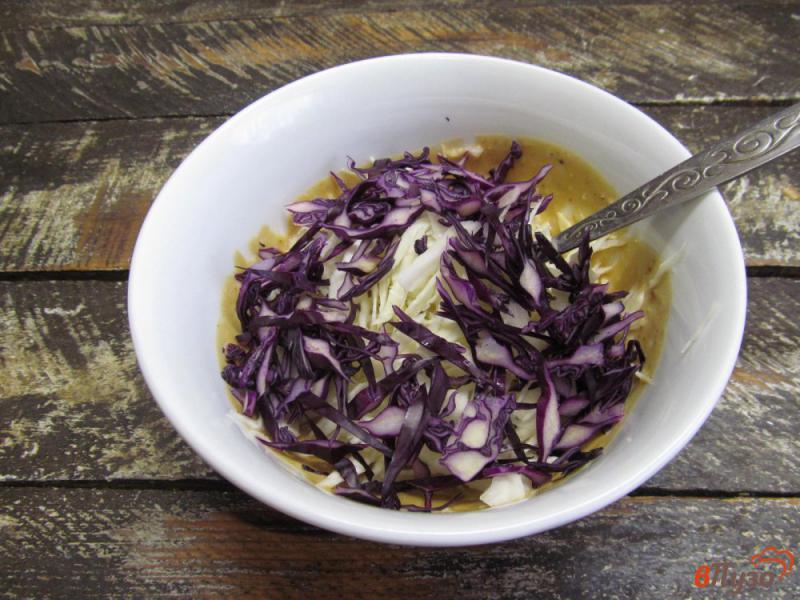 Фото приготовление рецепта: Капустный салат в кефирном соусе шаг №3