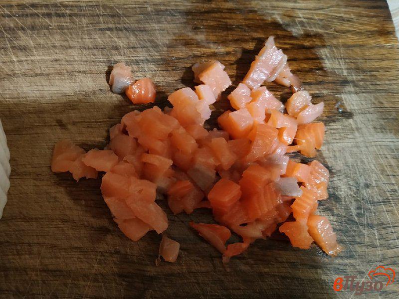 Фото приготовление рецепта: Салат Нежность с соленой форелью шаг №6