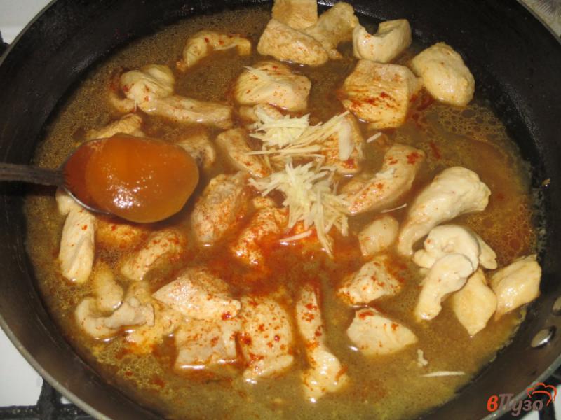 Фото приготовление рецепта: Куриная грудка с фунчозой в медово-соевом маринаде шаг №2