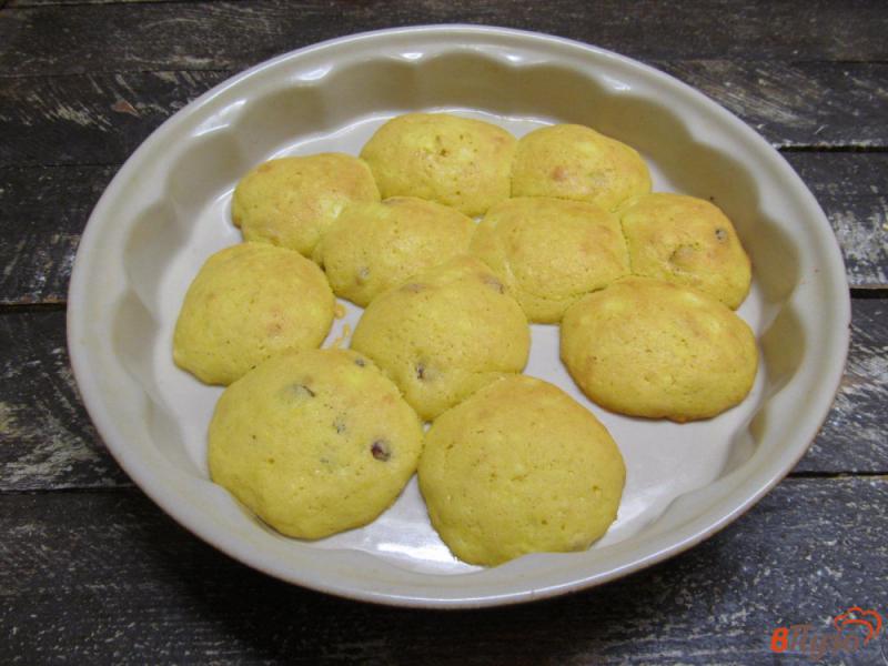 Фото приготовление рецепта: Печенье на твороге с изюмом шаг №6