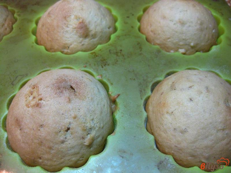 Фото приготовление рецепта: Кексы с грецкими орехами шаг №10