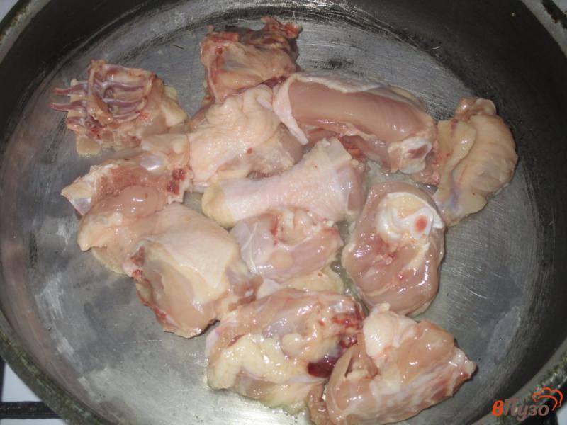 Фото приготовление рецепта: Рис с курицей и вешенками шаг №1